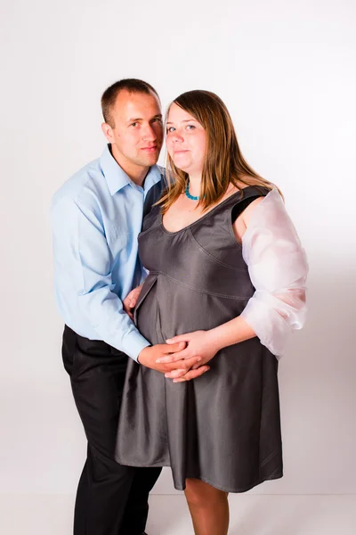 Mujer embarazada con su marido —  Fotos de Stock
