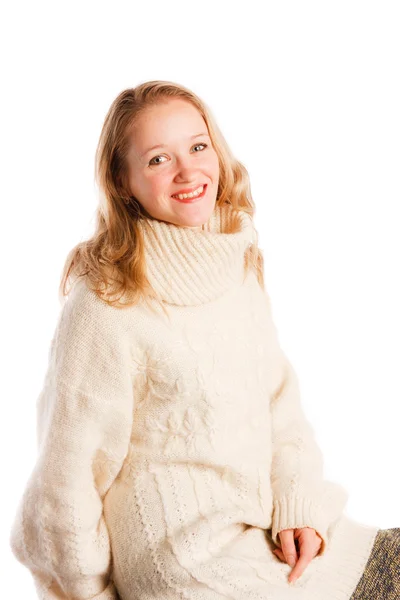 Frau im Pullover auf weißem Hintergrund — Stockfoto