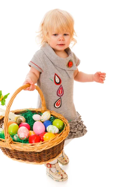 イースターの卵を持つ少女 — ストック写真