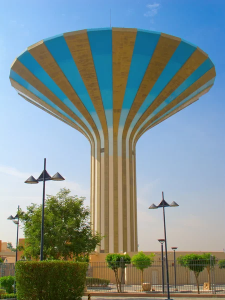 Torre de agua a rayas en Riad, Arabia Saudita — Foto de Stock