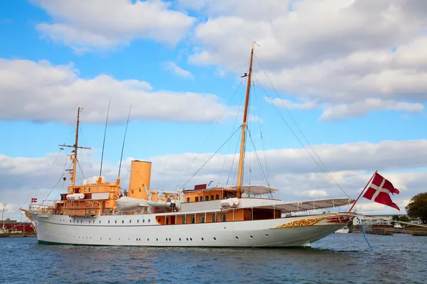 Dánské královny? s námořní jachty "Dannebrog" — Stock fotografie