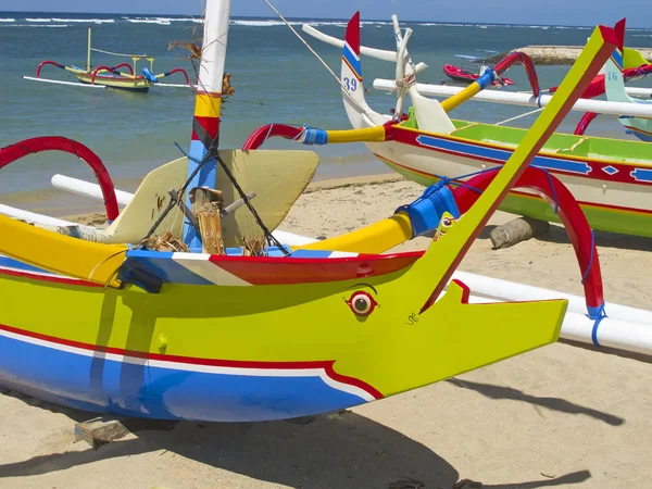 Traditionelles balinesisches "Libellenboot" — Stockfoto