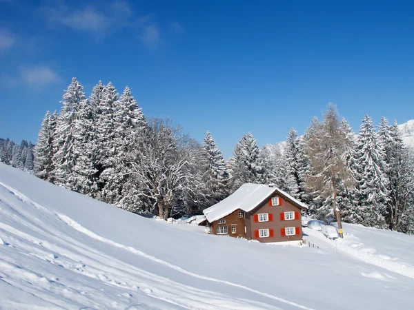 Casa vacanza invernale — Foto Stock