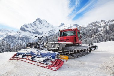 Machine for snow preparation clipart