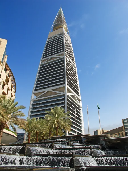 リヤド 2009 日にリヤド サウジアラビアのアル ファイサリア タワーのファサード ファイサリア タワーは 高級ホテルと最も特徴的な空 — ストック写真
