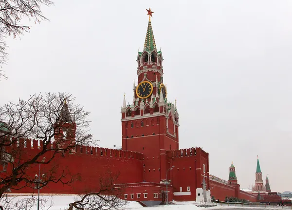 莫斯科克里姆林宫在混浊的冬日 — 图库照片