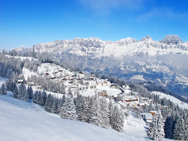 Zimowe Wakacje Domy Szwajcarskich Alp — Zdjęcie stockowe