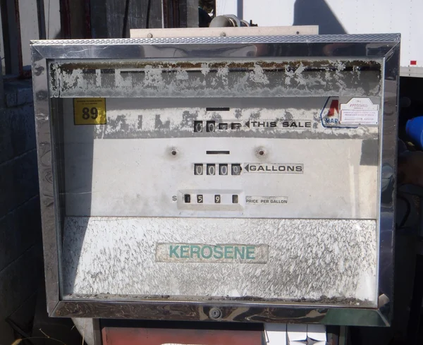 Dispensador de querosene antigo — Fotografia de Stock