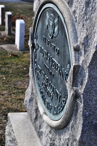 Mezarlıkta mezar taşı - Dünya Savaşı gazileri — Stok fotoğraf