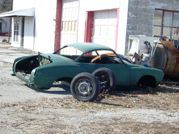 Classic car in pieces — Stock Photo, Image