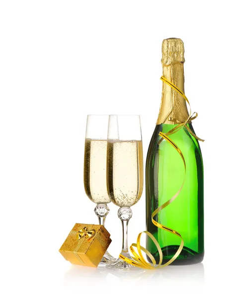 Bottiglia di uno champagne e occhiali — Foto Stock