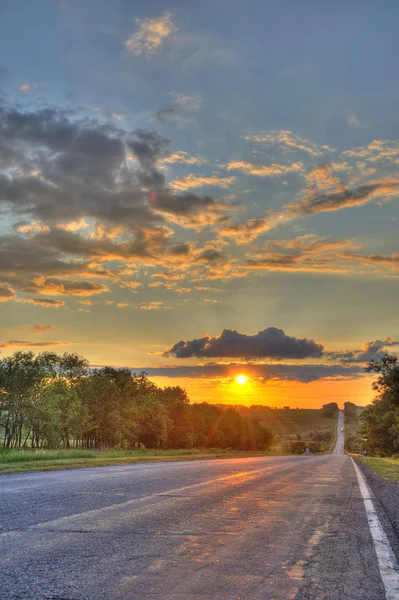 Carretera y puesta del sol — Stok fotoğraf