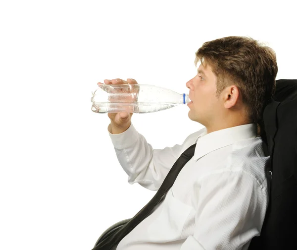 Podnikatel pitnou vodu z láhve — Stock fotografie