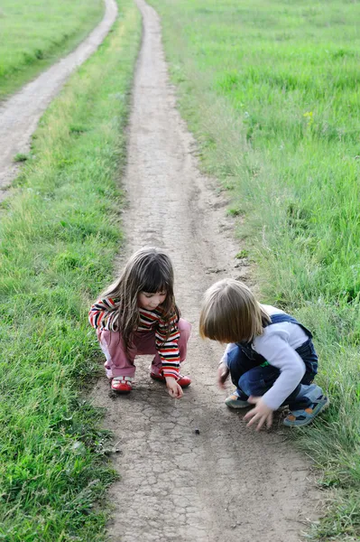 Children on road — Stock Photo, Image