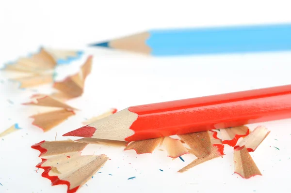 Χρώμα μολύβι και ξύστρα με ένα ξύρισμα — Φωτογραφία Αρχείου
