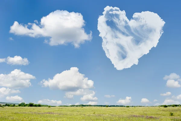 Bulutlar yürekten — Stok fotoğraf