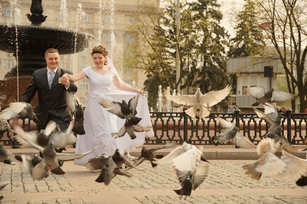 Nygifta par — Stockfoto