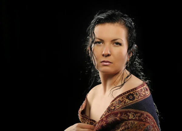 Portret rosyjski atrakcyjna kobieta z szalem — Zdjęcie stockowe