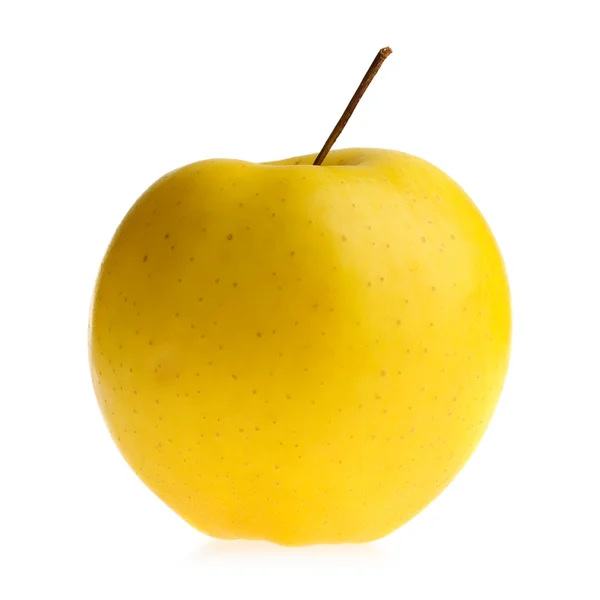 Gelber Apfel mit Reflexion. es ist isoliert auf weißem Grund — Stockfoto