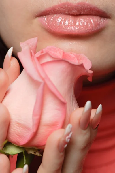 Žena s růže detail — Stock fotografie