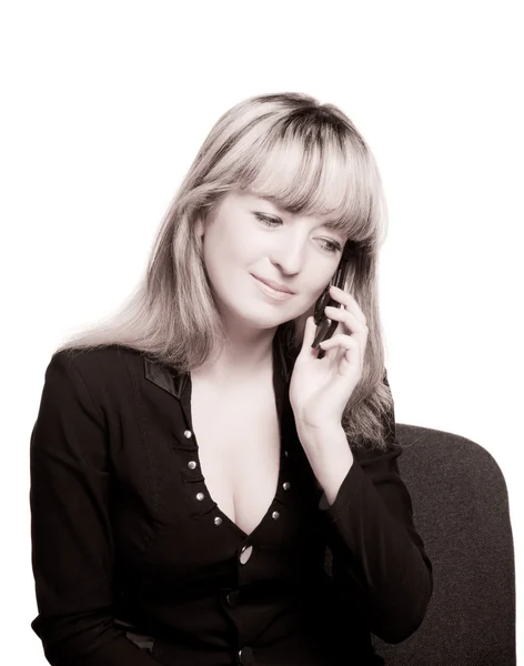 De zakenvrouw op de werkplek gesprekken door de mobiele telefoon. t — Stockfoto