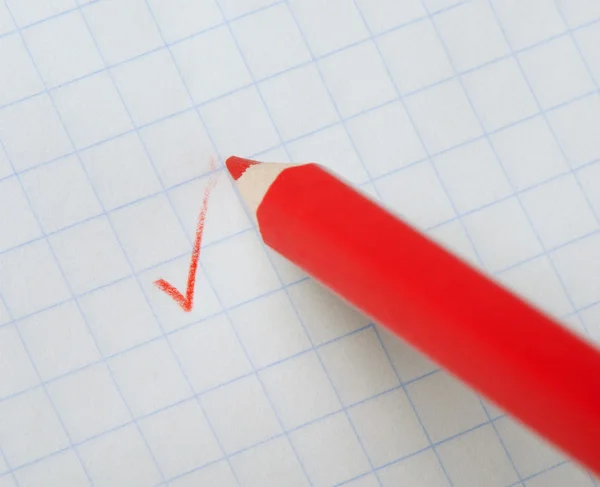 赤鉛筆マークの書き込み — ストック写真