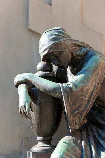 stock image Tombstone to the grieving woman