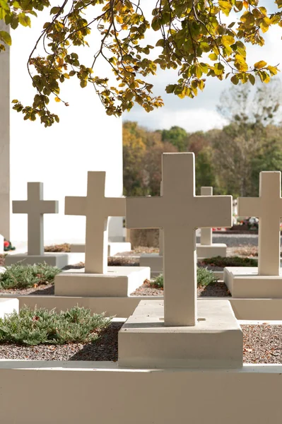 Военное кладбище — стоковое фото