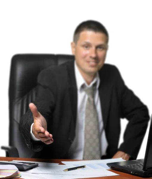 Бизнесмен с приветственным жестом на рабочем месте — стоковое фото