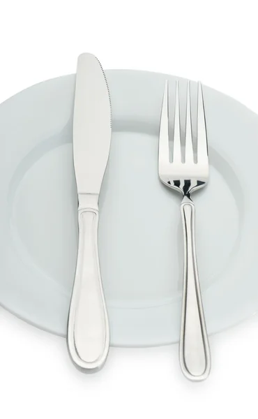 Nůž a vidlička na talíři — Stock fotografie