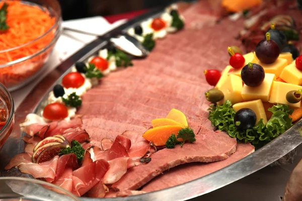 Šunka a maso na talíři — Stock fotografie