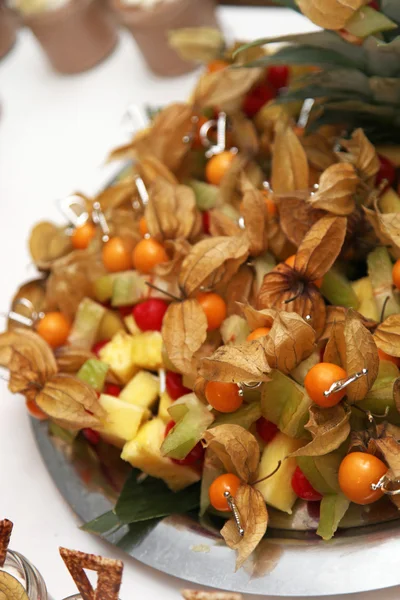 Meyve yemek meyve brochette — Stok fotoğraf