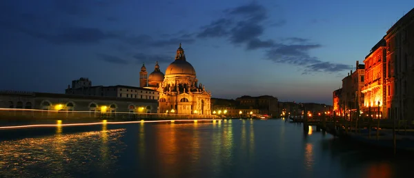 Grande Canal de Veneza à noite . — Fotografia de Stock