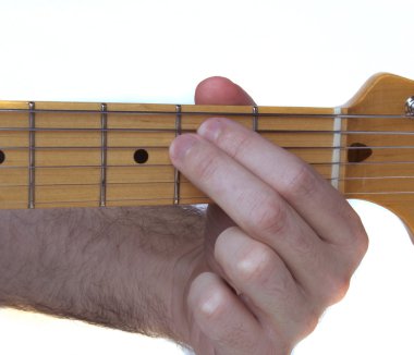 e küçük gitar akor