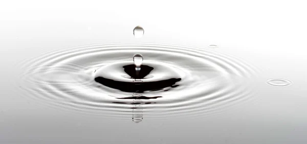 Serene Water Droplets — Stock Photo, Image