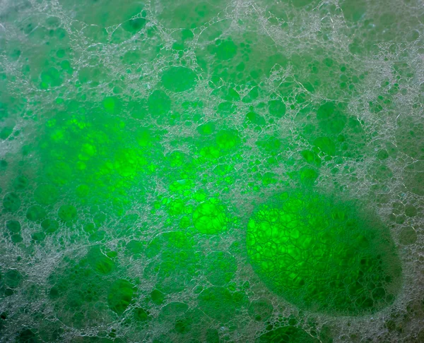 Resíduos tóxicos bolhas verde brilhante — Fotografia de Stock