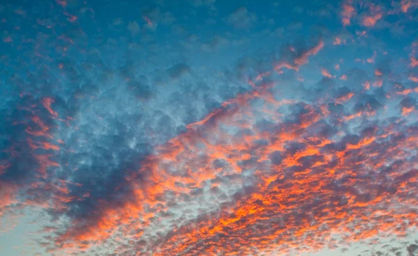 Nubes Declive Brillaban Por Debajo Del Sol Venidero —  Fotos de Stock