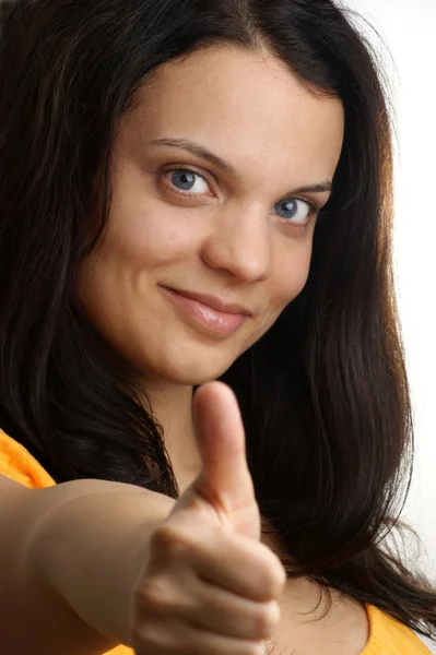Uma jovem mostra com o polegar — Fotografia de Stock