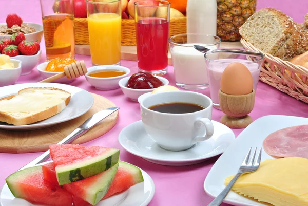 Uitgebreid ontbijt met biologische SAP en jam — Stockfoto