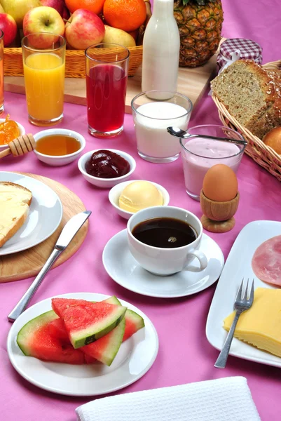 与有机果汁和果酱早餐全餐 — 图库照片
