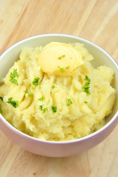 Färska ekologiska mosa potatisen i en skål — Stockfoto