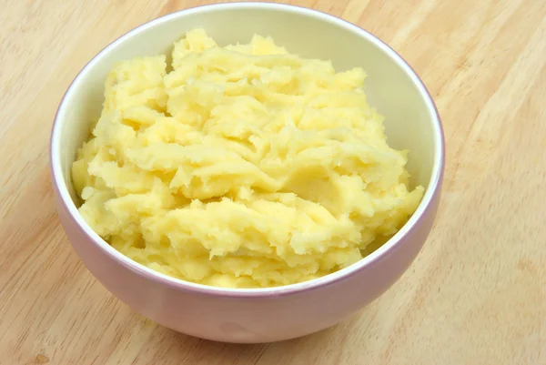Färska ekologiska mosa potatisen i en skål — Stockfoto