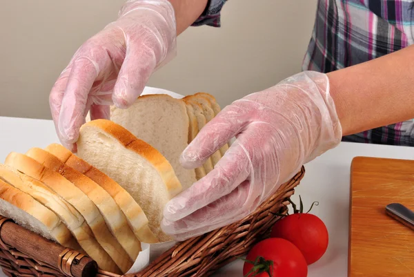 Ekologisk hemgjorda toast bröd i korg — Stockfoto
