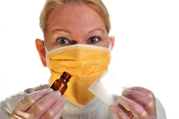 Il personale clinico indossa una nuova maschera chirurgica — Foto Stock