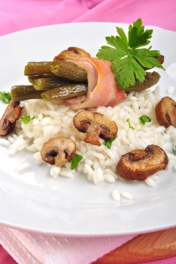 Organik risotto pirinci mantar ve fasulye ile