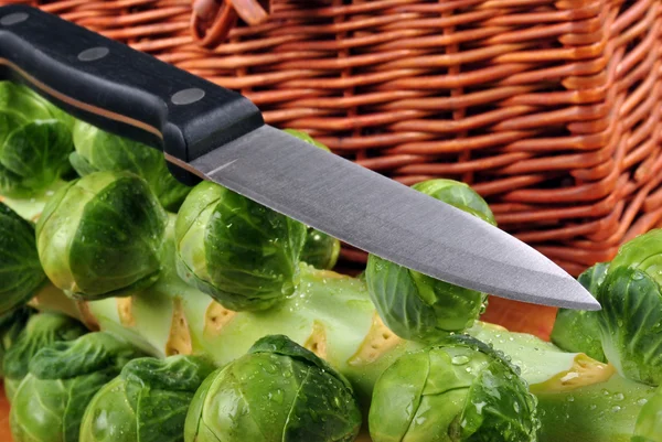 Some fresh and healthy organic brussel sprouts — Stock Photo, Image