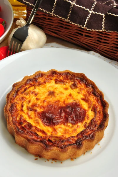 Quiche with cheese and onion ready to eat — Stock Photo, Image