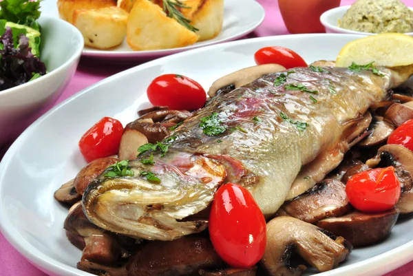 Grilled rainbow trout with some organic mushroom — Stock Photo, Image