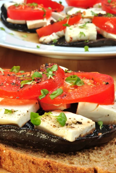 Grilled mushroom with organic goat cheese on toast — Stock Photo, Image