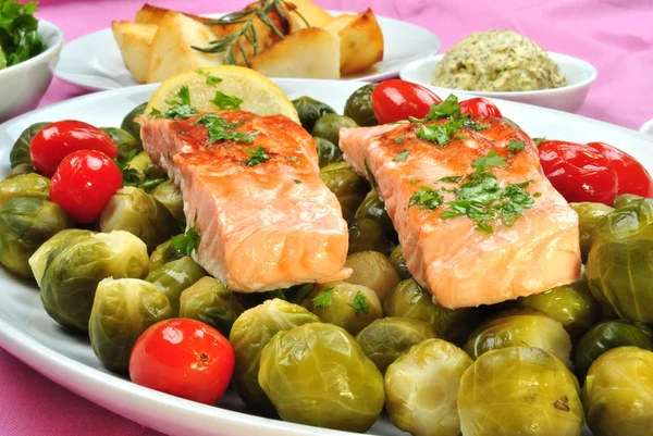 Grilled salmon with organic brussel sprout on a plate — Stock Photo, Image